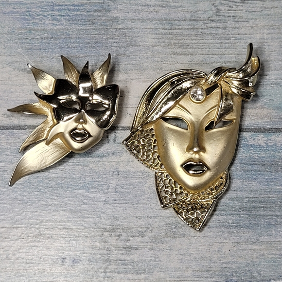 Elegant Two Face Mask Brooch. - Picture 2 of 8